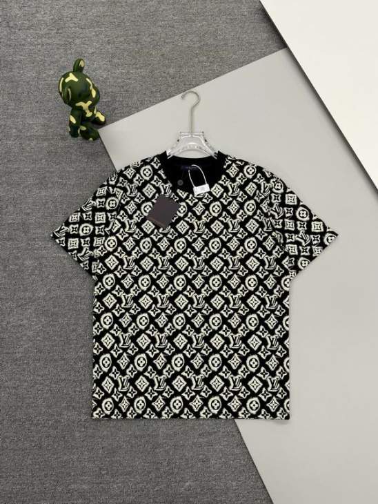 Picture of Louis Vuitton T Shirts Short _SKULVS-XLm6tx1027384